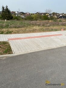 Prodej zasíťovaného rovinatého stavebního pozemku 815m2, Hře - 7