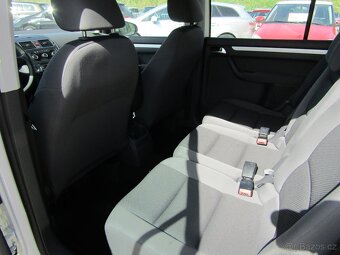 Volkswagen Touran 1.6 TDI , 77 kW nafta, 2010 - 7