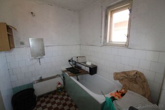 Rodinný dům v obci Liptovské Sliače - 7