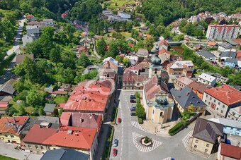 Prodej domu k investici i bydlení na náměstí v Úpici, okrese - 7