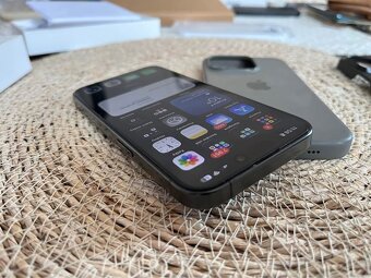 Apple iPhone 15 Pro 128gb + kryty a sklo - TOP stav - 7