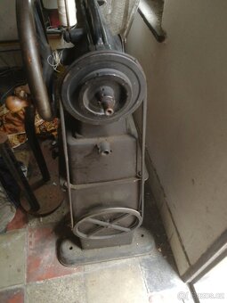 Obuvnicky šicí stroj persy III - 7