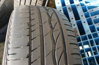 krasna alu kola original VW transporter T5 T6 letni pneu R17 - 7