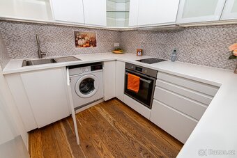 Moderní byt 62m² 1+kk s terasou, garážovým stáním a komorou - 7