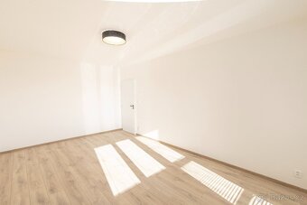 Pronájem bytu 2+1, 52 m², Praha – Chotutická - 7