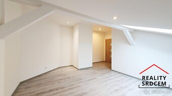 Pronájem podkrovního bytu 4+kk, 95 m2, ul. Nivnická, Ostrava - 7