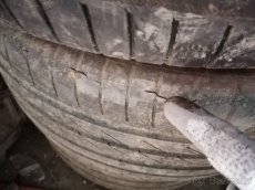 255/35 20 Nokian 5.5mm - 7