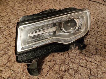 Světlomet levý Jeep Grand Cherokee 68144709 světlo levé - 7
