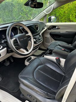 Chrysler Pacifica, 3.6L V6 HYBRID, DPH, 7míst - 7