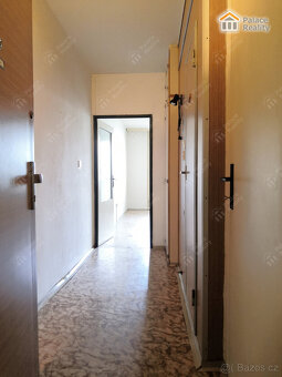 Pronájem nezařízené garsonky s lodžií - 7