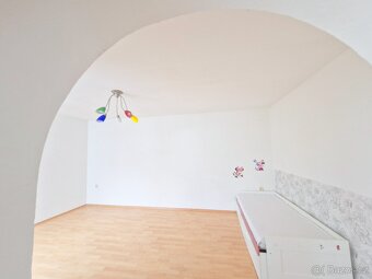 Pronájem prostorného podkrovního bytu 5+1, 171 m² – Krupská - 7