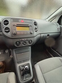 VW Golf  1.6 FSI 85kw r.v. 5/2005 najeto 111tis - 7
