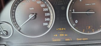 Prodám BMW 52O D kombi - 7