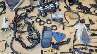 Náhradní díly Yamahu R1 04-06 - 7