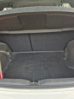 Toyota Auris 1,6 benzín, hatchback - 7