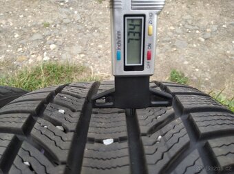 Prodám zimní pneu Continental 235/40 R19 - 7