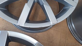Alu kola VW 18" 5x112 8J ET44 Passat Superb - 7