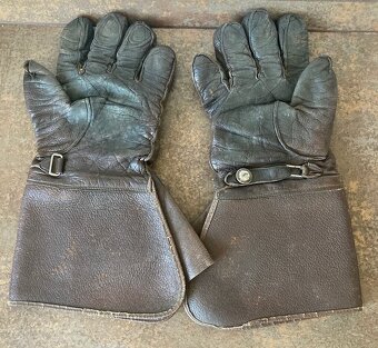 Historická kožená kukla na moped / motokolo - 7