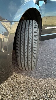 Chrysler Town & Country - 7