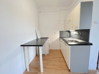 Pronájem startovacího bytu 1+kk, 34 m2 - střed Znojma - 7