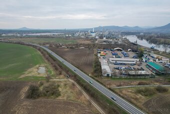 Malý pozemek u silničního přivaděče - 7