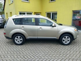 Mitsubishi Outlander 2.0Di-D4x4 SERVISKA  NAVI POUZE 105t.KM - 7