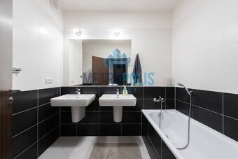 Luxusní byt 4+kk s balkóny, parkovacím stáním a výbornou obč - 7