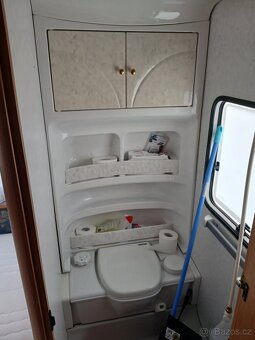 prodám karavan Hobby 460 UFE Exellent - 7