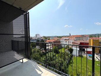 Novostavba bytu 1+kk s balkonem a výhledem Dornych - 7