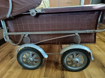 Starožitný kočárek - 7