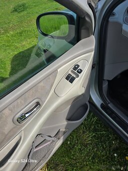 Nissan Almera Tino - 7