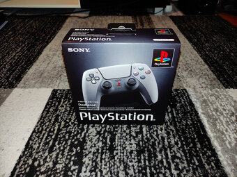 PS5 Slim 30th Anniversary Limitka s mechanikou + 2x Ovladač - 7