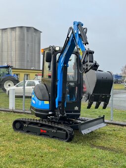 Bagr D3000 KUBOTA VČETNĚ LŽIC A SVAHOVKY+VRTÁK - 7