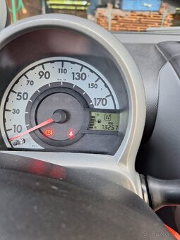 Prodám Peugeot 107,třídveřák,automat,spotťeba kolem 3.5-4.la - 7