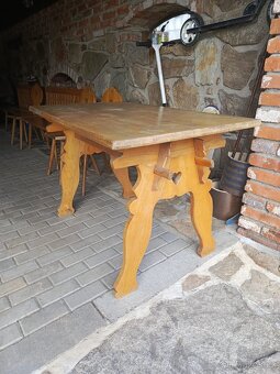 Dřevěný stůl a židle - 7