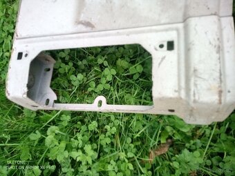 Levý přední blatník ARO? - 7