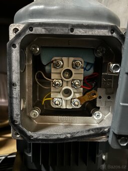 2x elektromotory s převodovkou S.E.W. - 7