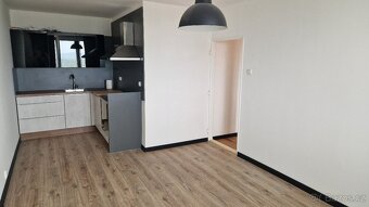Pronájem bytu 2+kk po kompletní rekonstrukci. - 7