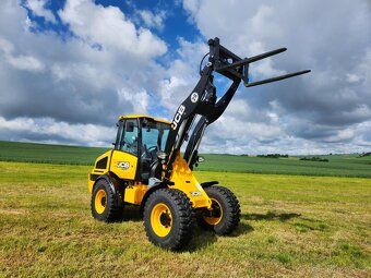 KLOUBOVÝ NAKLADAČ JCB 409 - 7