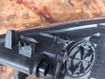 Hyundai i30 pravý světlomet - 7