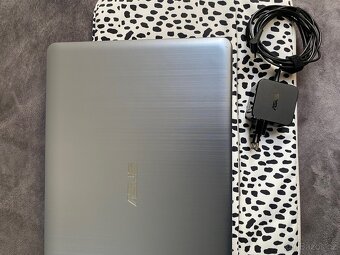 Prodám ASUS VivoBook 15 (SSD disk, Intel Core i3) - 7