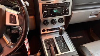 Dodge NITRO 2.8CRD 4x4 - 7