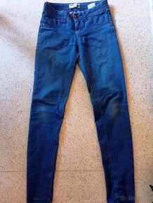 8x džíny vel. 34/XS a 36/S Zara, Sinsay, H&M, Bershka - 7