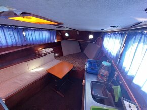 KAJUTOVÁ MOTOROVÁ LOĎ CRUISER VČETNĚ KOTVIŠTĚ V SEBUZÍNĚ. - 7