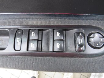 Peugeot 5008 2.0HDi , 110 kW nafta, 2012 - 7