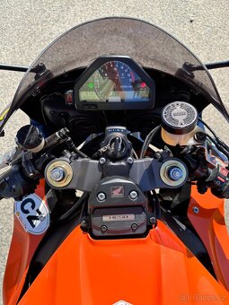 Rozprodam na nahradni dily HONDA CBR 1000RR,SC57 / 2005 - 7