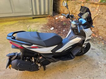 Aprilia SR GT - 7