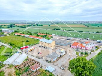 Nabízíme k pronájmu skladovací prostory 4x400 m² s kompletní - 7