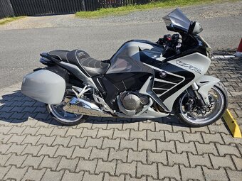 Honda 1200 VFR - 7