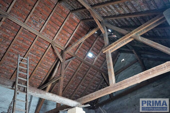 Bývalá usedlost s dvěma RD, stodolou, autodílnou a garáží - 7